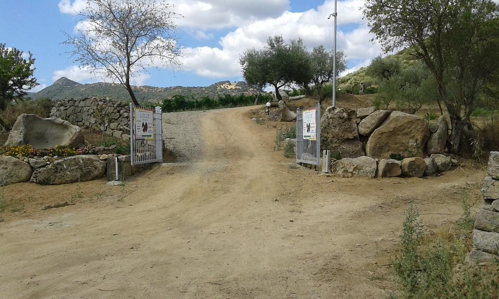 Agriturismo Locoe Oliena Luaran gambar